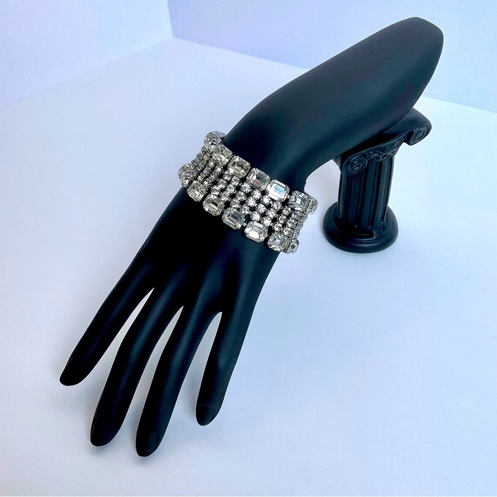 VINTAGE WEISS RHINESTONE CRYSTAL WIDE CUFF BRACELET - SIGNED - Picture 2 of 10